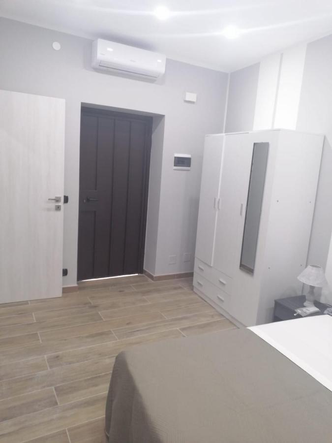 Carlino Room'S ปาแลร์โม ภายนอก รูปภาพ